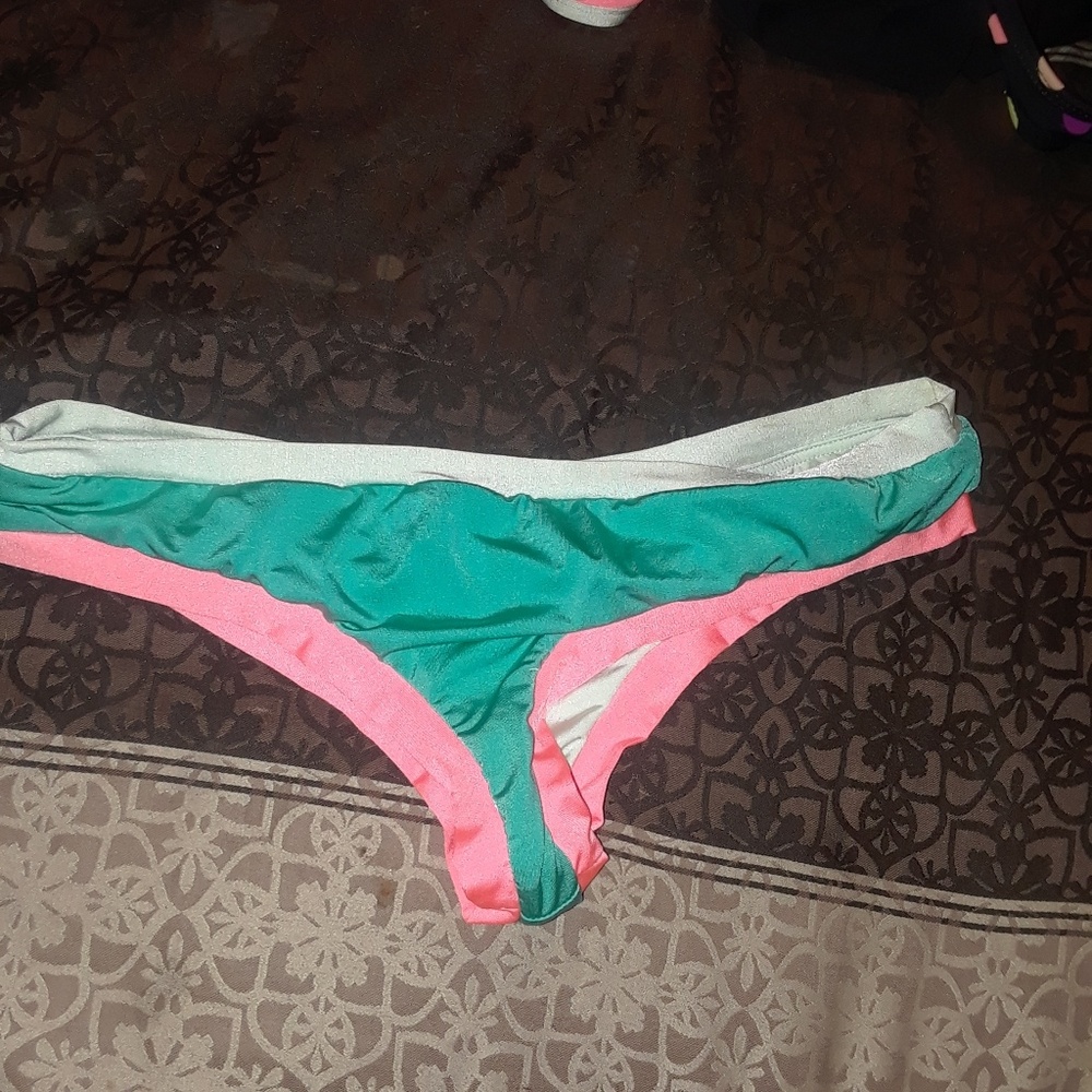 Bikini small - Picture 2 of 3